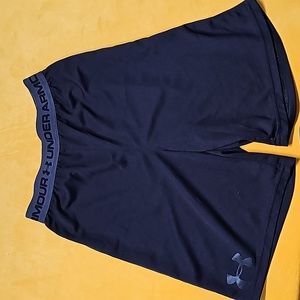 Under Armour Heat Gear Loose Boys M shorts